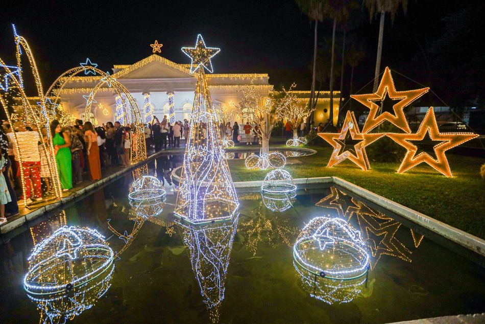 Karnak inaugura decoração natalina