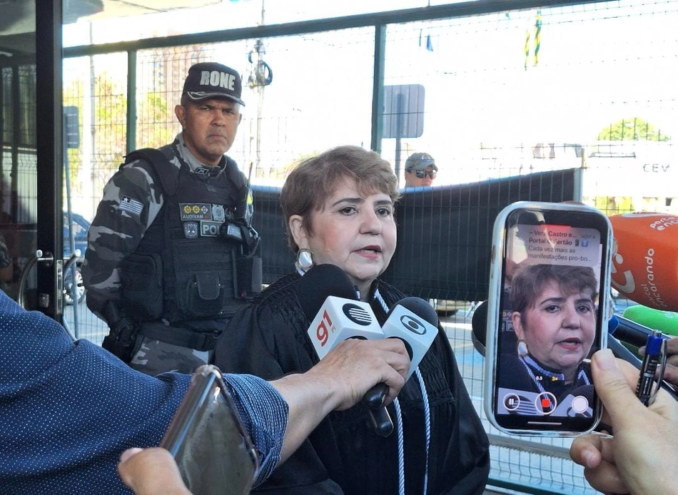 juíza Junia Maria Feitosa Fialho