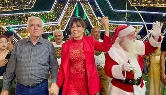 Prefeita de Esperantina durante evento natalino