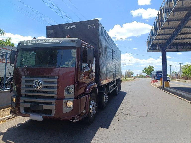 Caminhão autuado em Piripiri com irregularidades