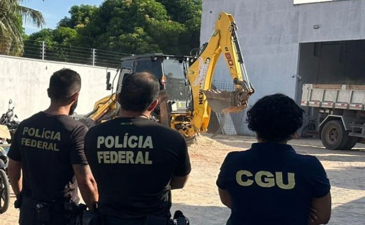 Quatro pessoas são presas em operação da PF