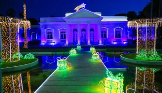 Palácio de Karnak decorado para o Natal