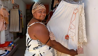 Artesã Marilena Pereira, do Centro de Produção Vila da Glória