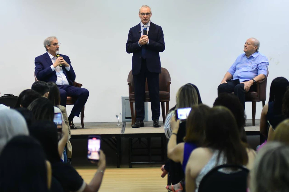 Silvio Mendes em palestra