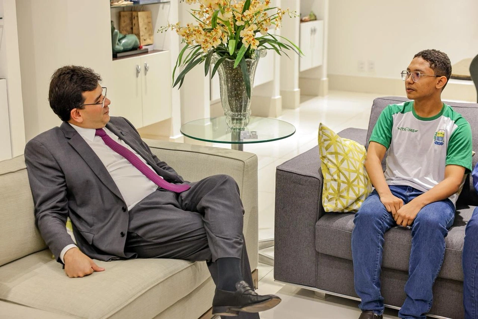 Rafael Fonteles recebe Aike de Jesus