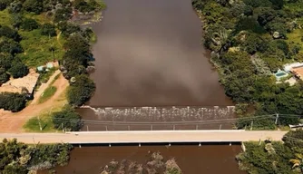 Rio Marataoan em Barras