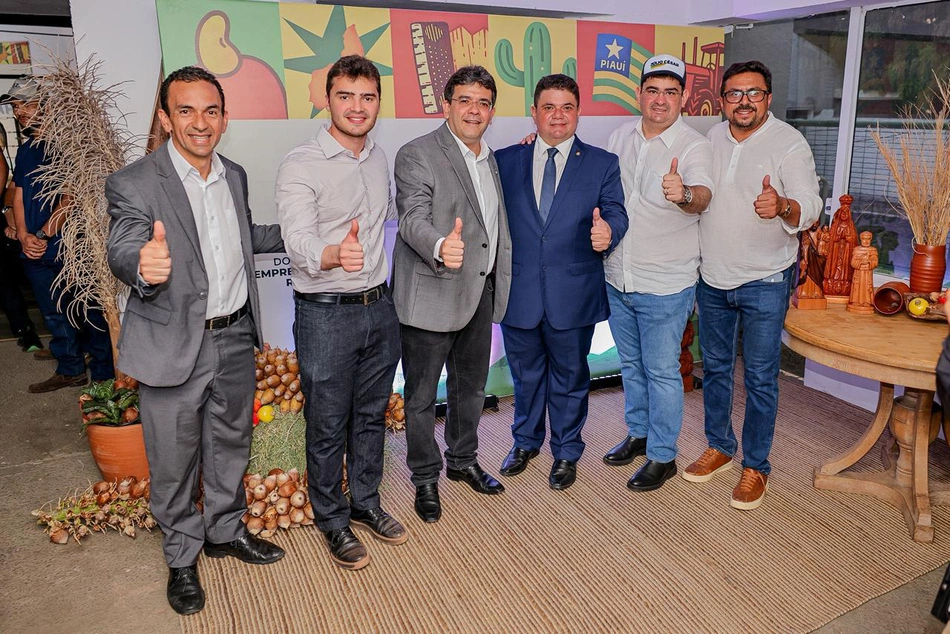 Rafael Fonteles homenageia personalidades do agronegócio piauiense