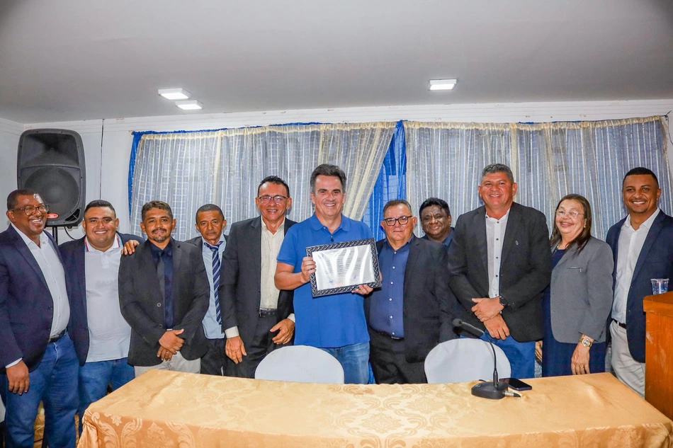 Senador Ciro Nogueira entrega escolas em Cajazeiras do Piauí