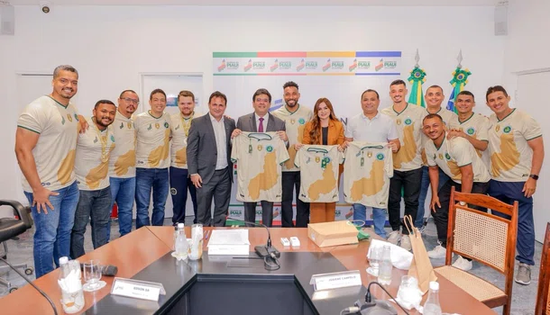 Rafael Fonteles anuncia novos investimentos no esporte piauiense e homenageia campeões do futsal