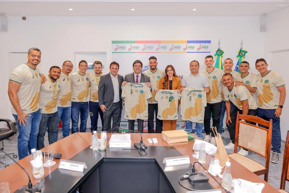 Rafael Fonteles anuncia novos investimentos no esporte piauiense e homenageia campeões do futsal