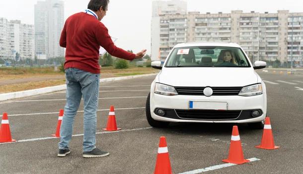 Instrutor de trânsito