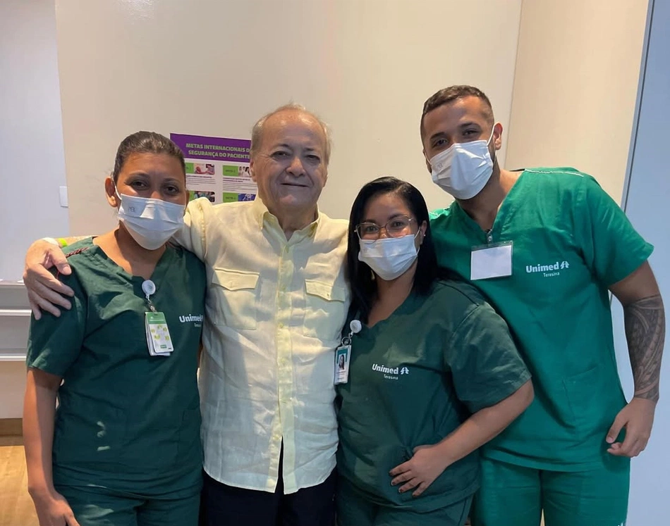 Prefeito Silvio Mendes e equipe da Unimed