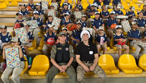 Programação natalina para crianças de Pelotões Mirins em Teresina