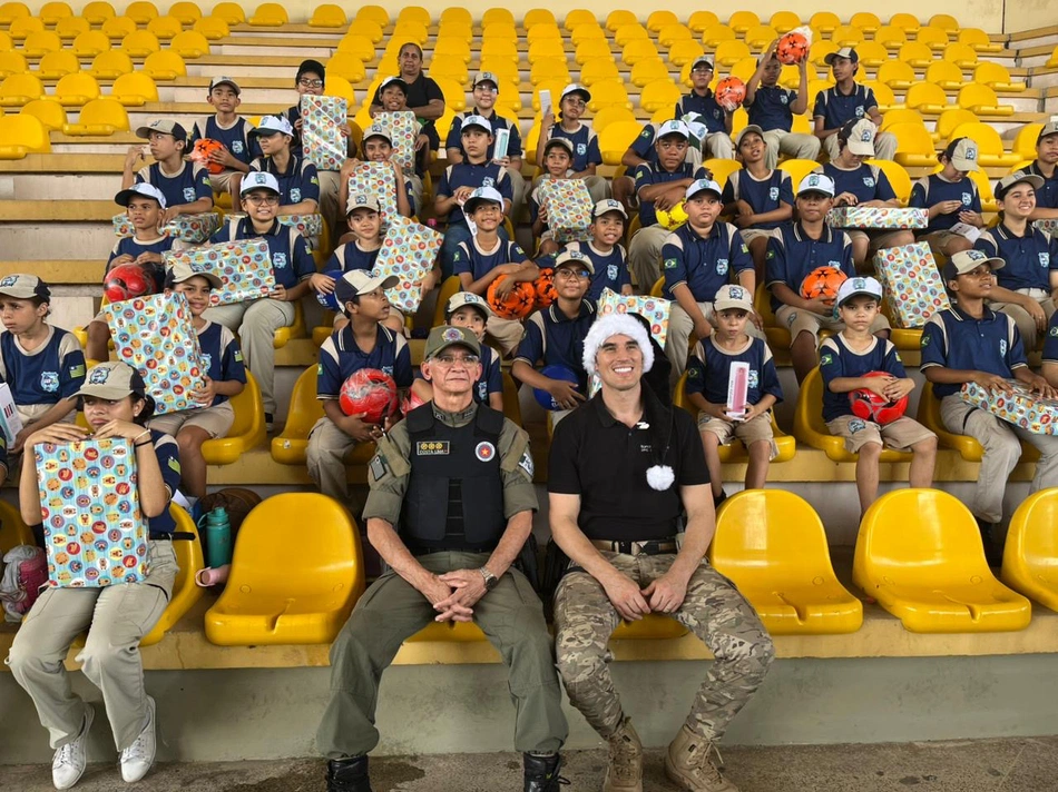 Programação natalina para crianças de Pelotões Mirins em Teresina