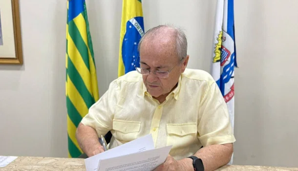Prefeitura de Teresina sancionou com a assinatura do prefeito Silvio Mendes