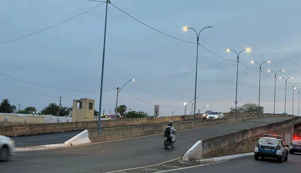 Trânsito no elevado da Miguel Rosa já está liberado após manutenção