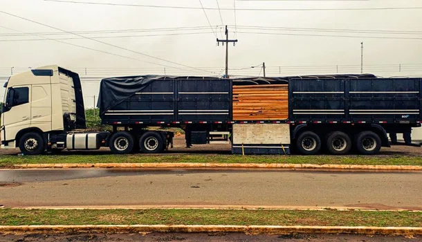 PRF apreende mais de 50 m³ de madeira em diferentes transportes irregulares no Piauí