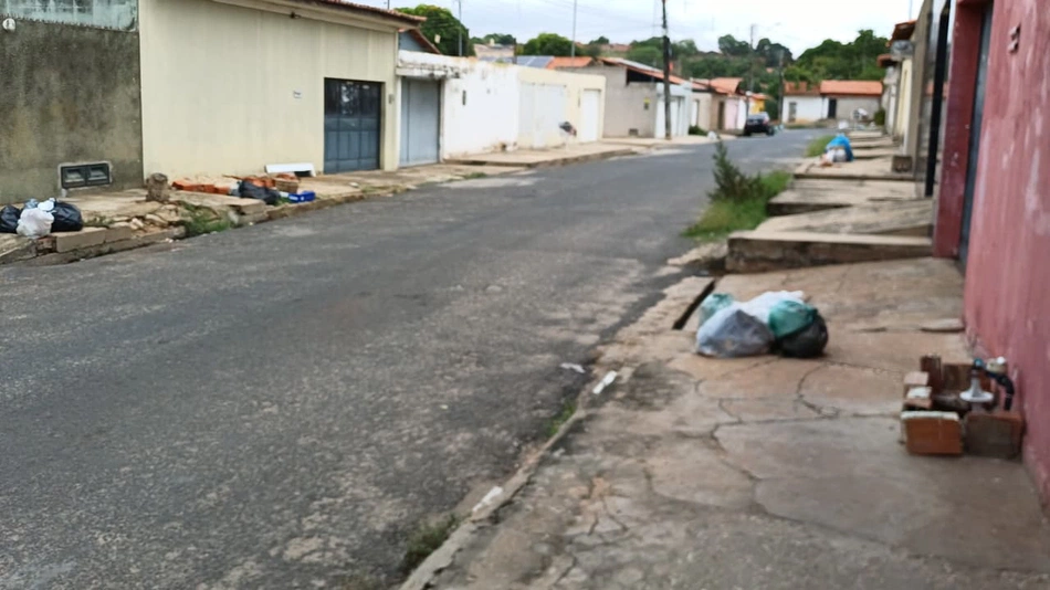 Acúmulo de lixo no bairro Colorado