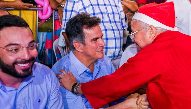 Ciro Nogueira em celebração natalina de Parnaíba