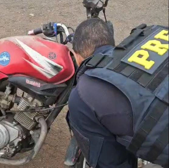 Motocicleta adulterada e com registro de roubo é recuperada em Teresina