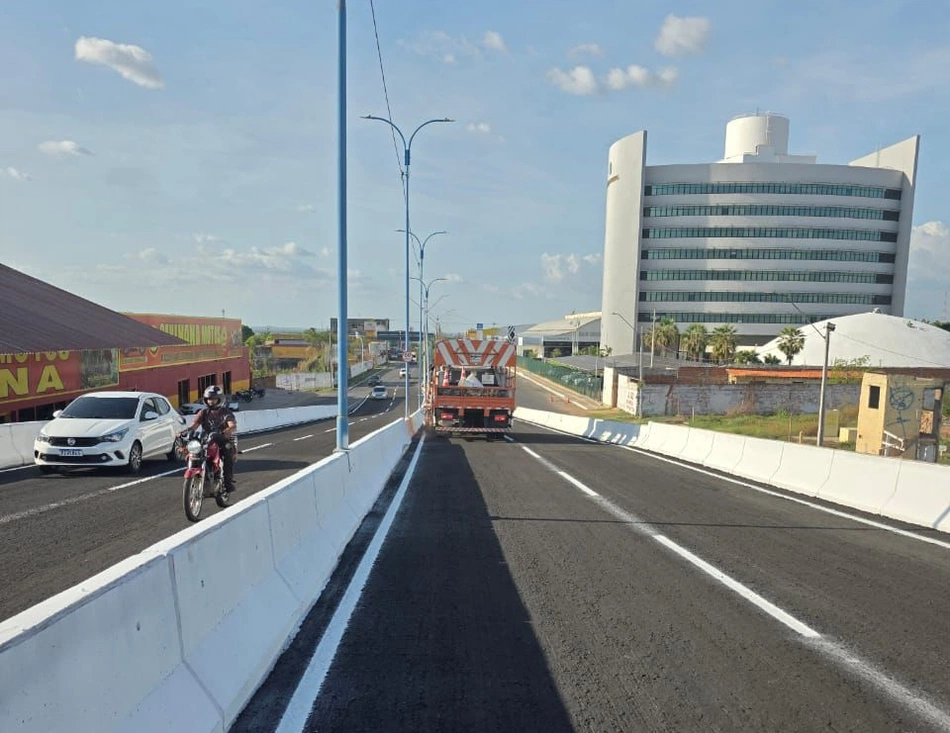 Viaduto da Avenida Miguel Rosa