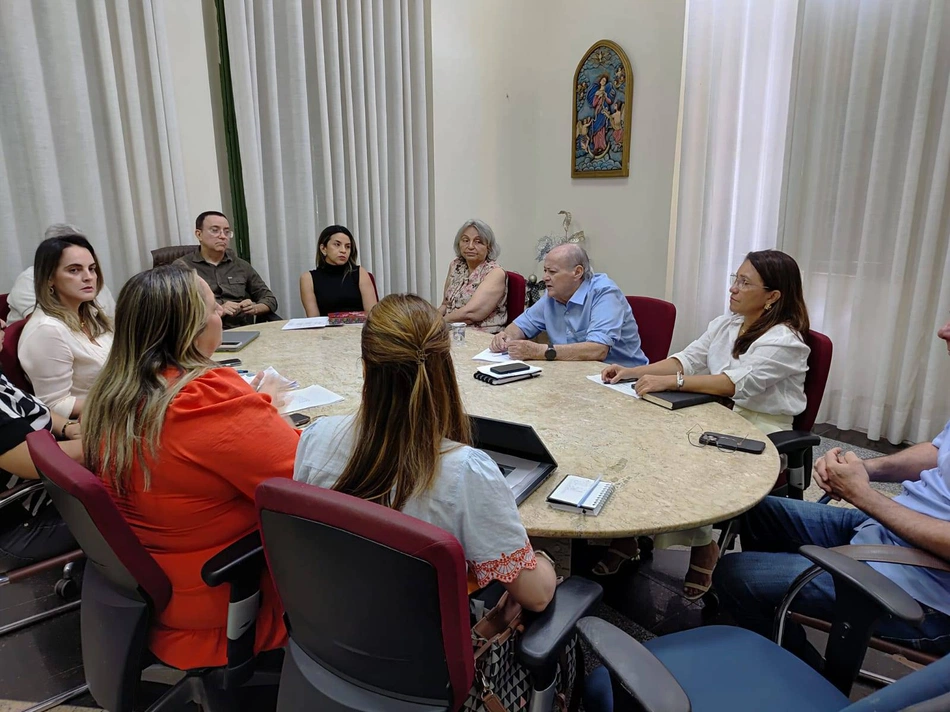 Reunião da Prefeitura com gestores da área da saúde