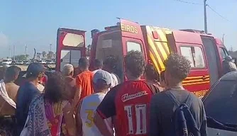 Jovem é socorrido após se afogar na Praia da Pedra do Sal