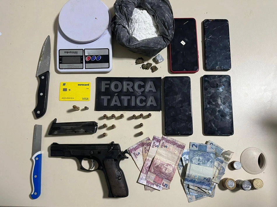 Material apreendido durante busca em residência na cidade de Valença
