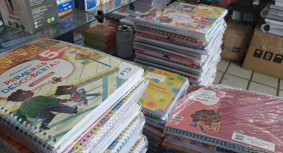 Feira de Livros na Praça do Fripisa