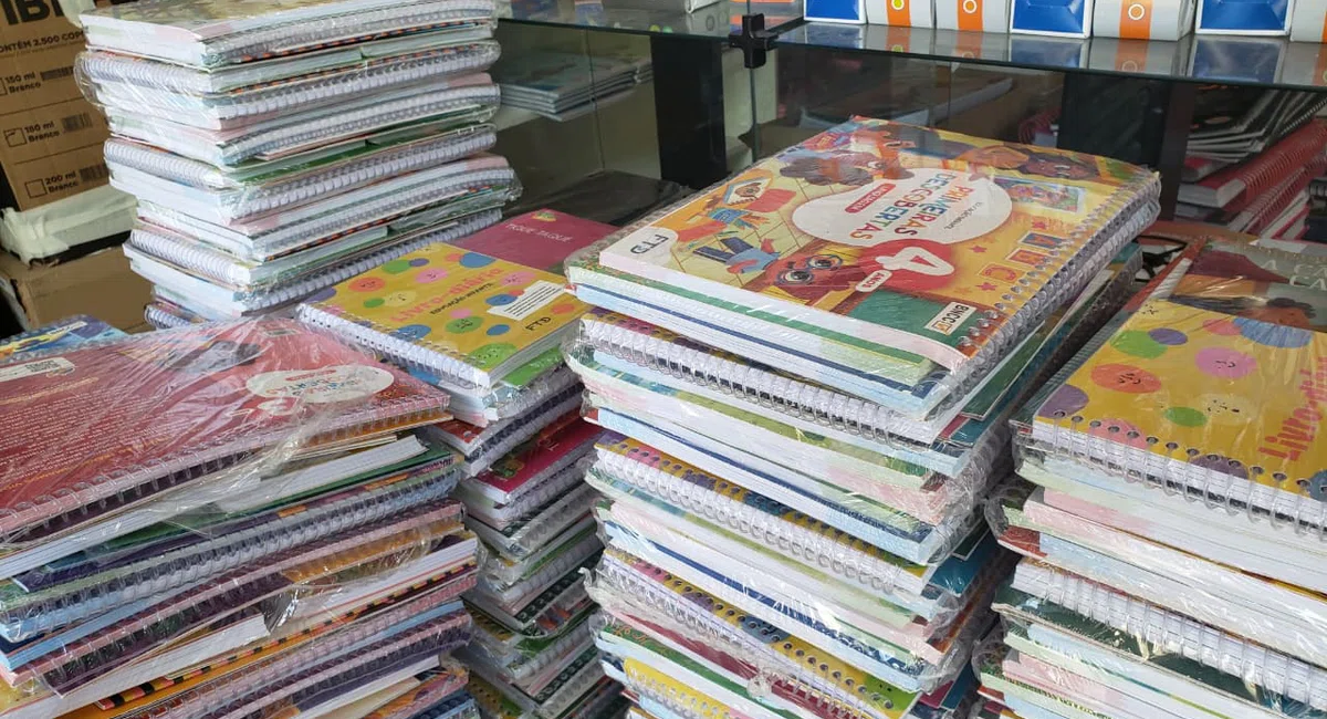 Feira de Livros na Praça do Fripisa