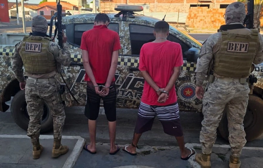 Dois homens são presos por tráfico de drogas