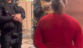 Prisão de suspeita de tráfico de drogas