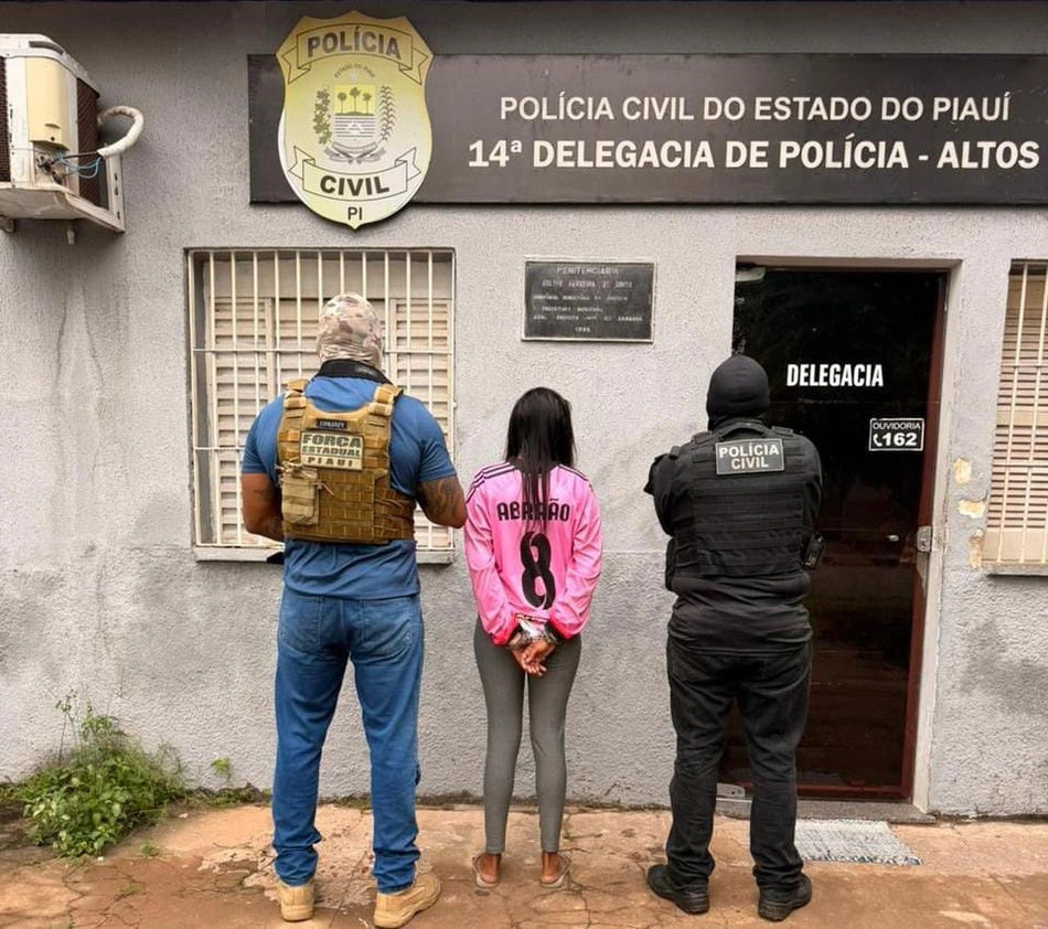 Mulher investigada por roubo majorado e suspeita de tráfico de drogas