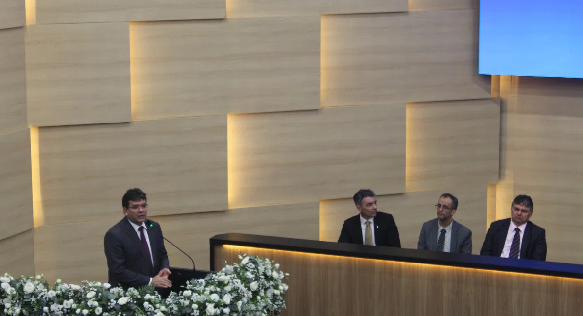 Rafael Fonteles em sessão de abertura do ano legislativo na Alepi