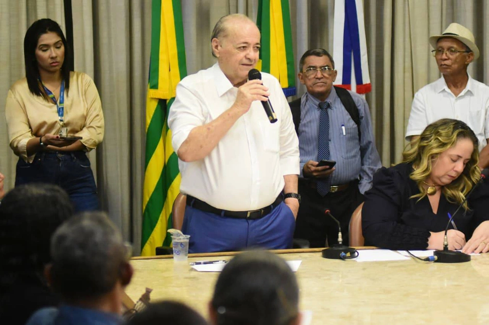 Sílvio Mendes empossa novos conselheiros da saúde em Teresina