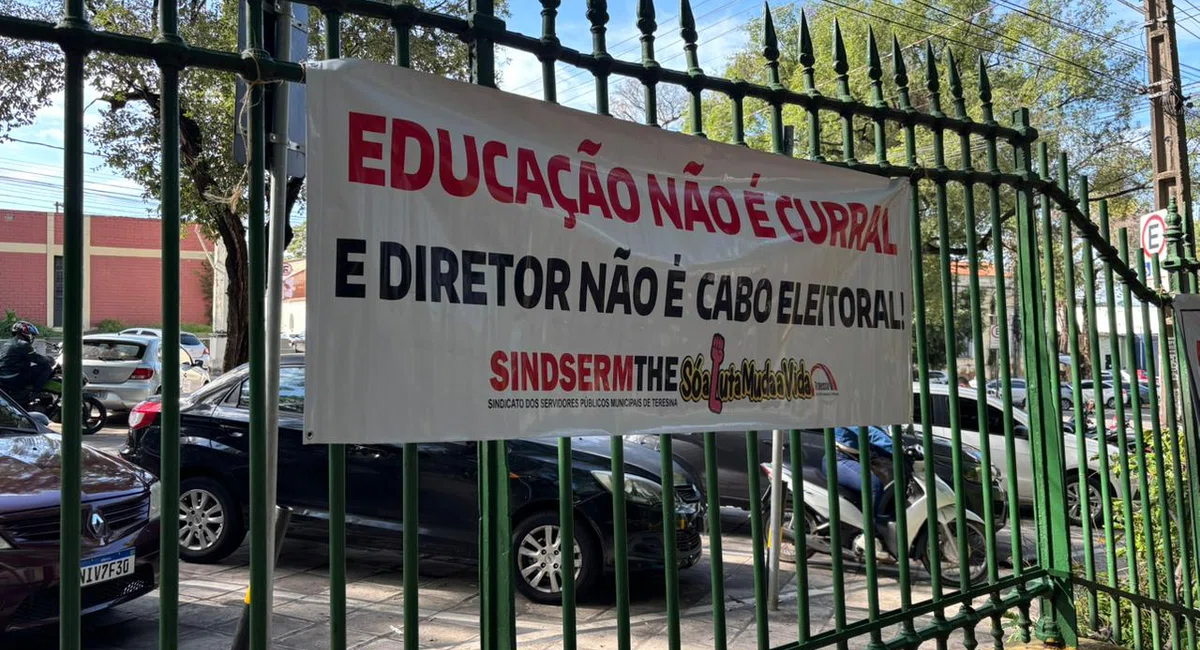 Assembleia dos professores da rede municipal de ensino