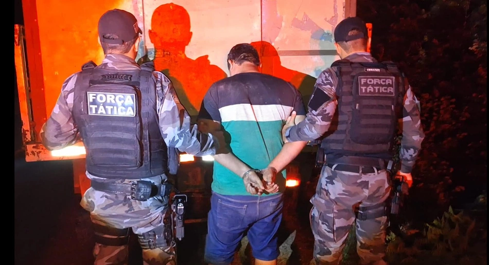 PM apreende mais de 120 kg de maconha e prende suspeito em rodovia
