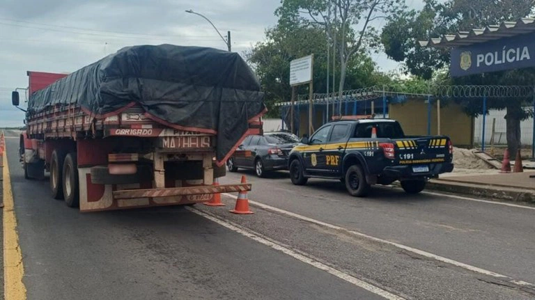 Caminhão que teve carga apreendida