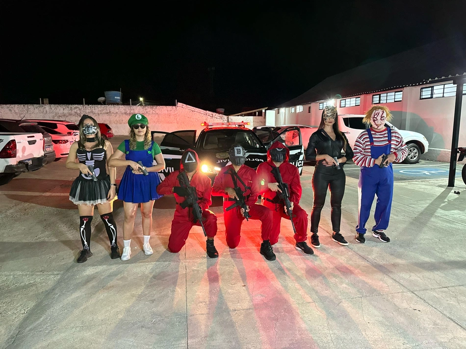 Policiais disfarçados em carnaval do litoral