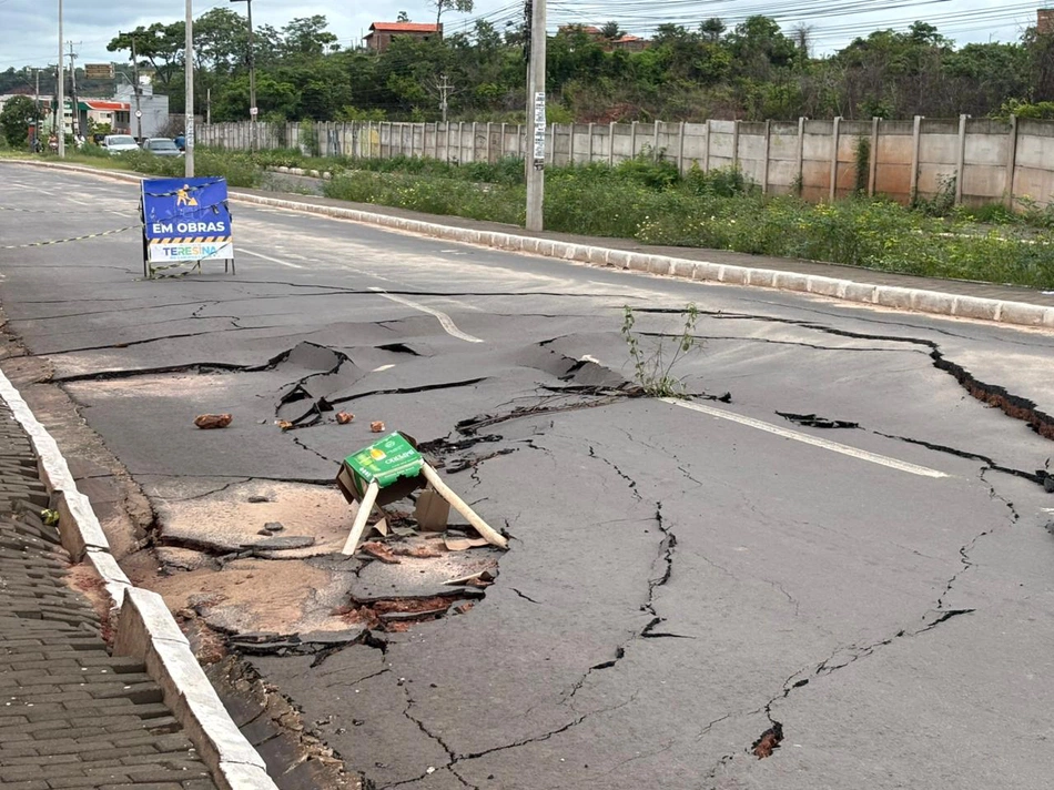 Avenida Francisco Soares Campelo, no bairro Vale do Gavião