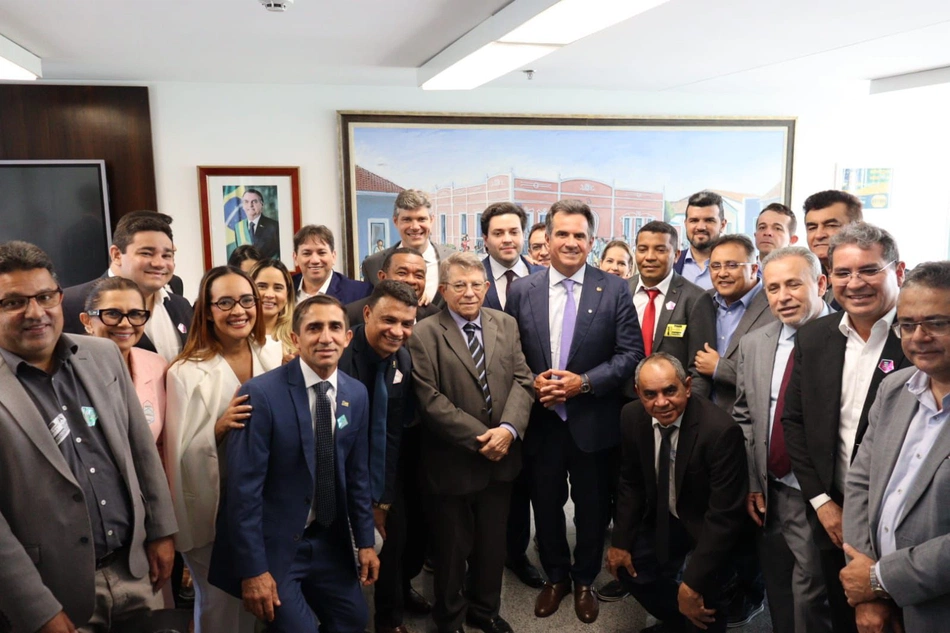 Ciro Nogueira se reúne com diversos prefeitos em seu gabinete em Brasília
