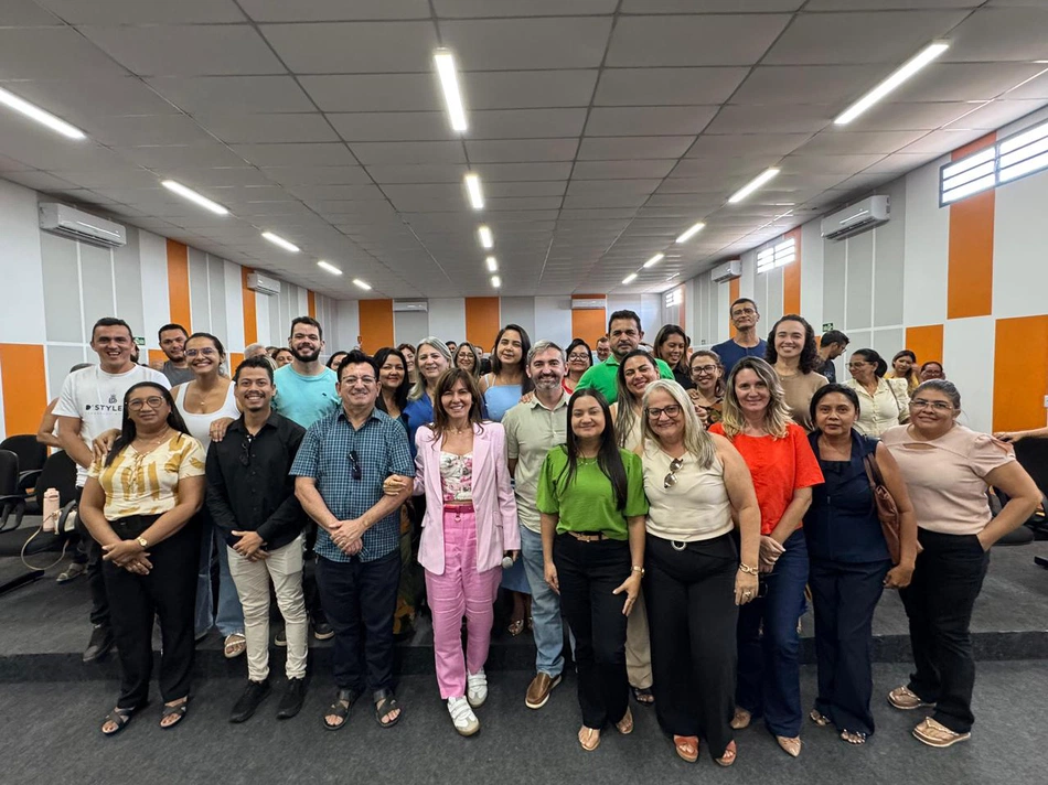 Prefeita Ivanária Sampaio realiza reunião com diretores e coordenadores da rede municipal de ensino