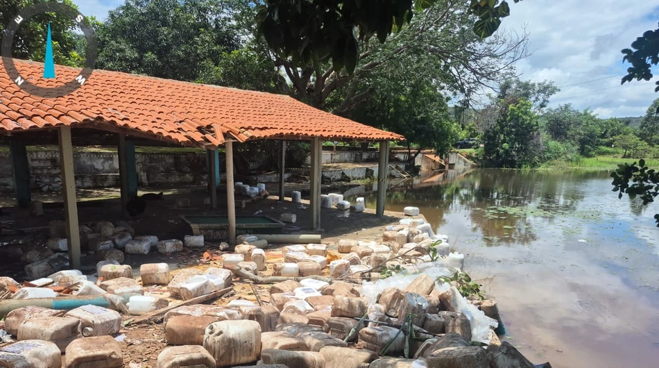 Acidente com carga química no Riacho Esfolado em Bertolínia