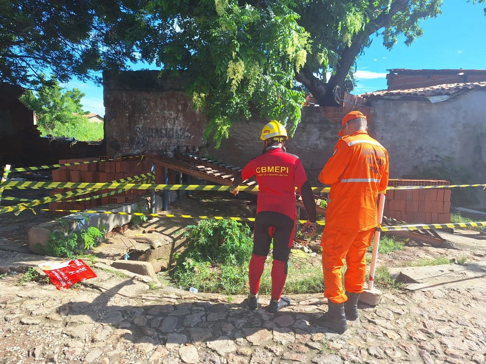 Homem cai em bueiro e desaparece durante chuva na zona Sul de Teresina