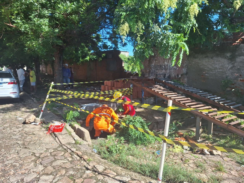 Homem cai em bueiro e desaparece durante chuva na zona Sul de Teresina