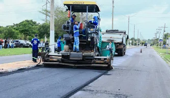 Obra de pavimentação asfáltica na Avenida João Bandeira Monte, em Piripiri