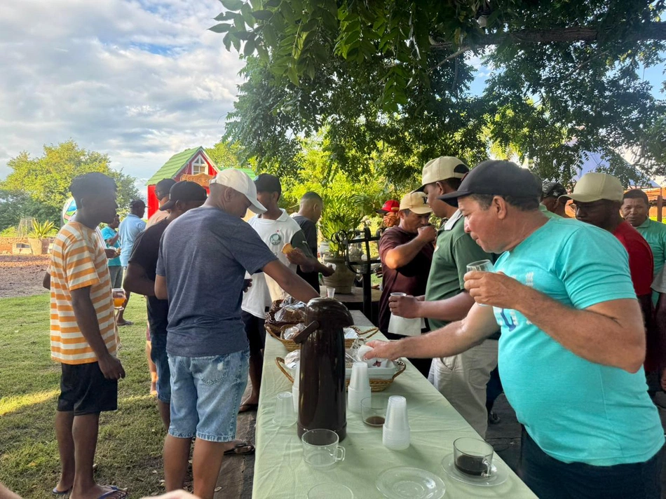 Café da manhã com profissionais da limpeza pública