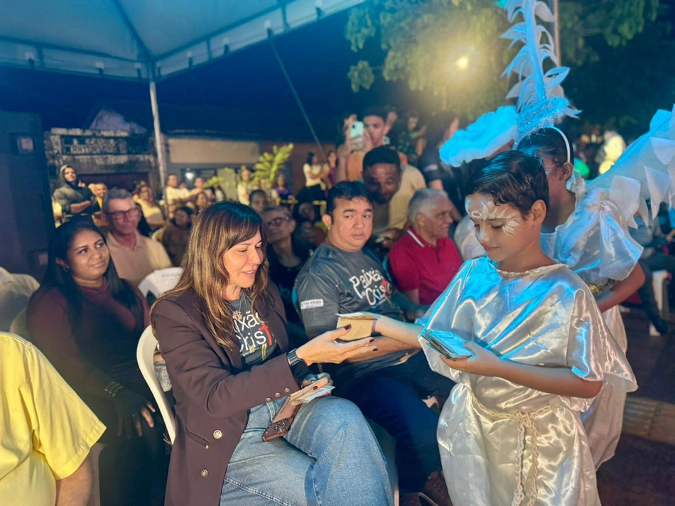 Prefeita Ivanária Sampaio prestigia Paixão de Cristo 2026