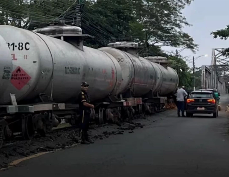 Trem descarrila e interdita Ponte Metálica entre Teresina e Timon