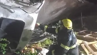 Resgate do corpo de motorista, com dificuldades